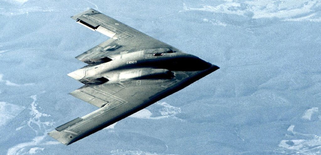 B 2 Nuclear Stealth Bomber – B-2 Stealth Bomber: 16 एटम बम तक लाद सकने वाला वो बी-2 बॉम्बर विमान जिससे अमेरिका ने उड़ाए ईरान के परमाणु ठिकाने – US B 2 bomber with 16 nuke capacity targets Iran’s nuclear sites